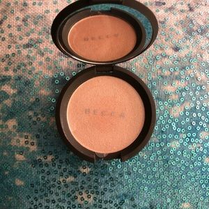 Becca Shimmering skin Pertector